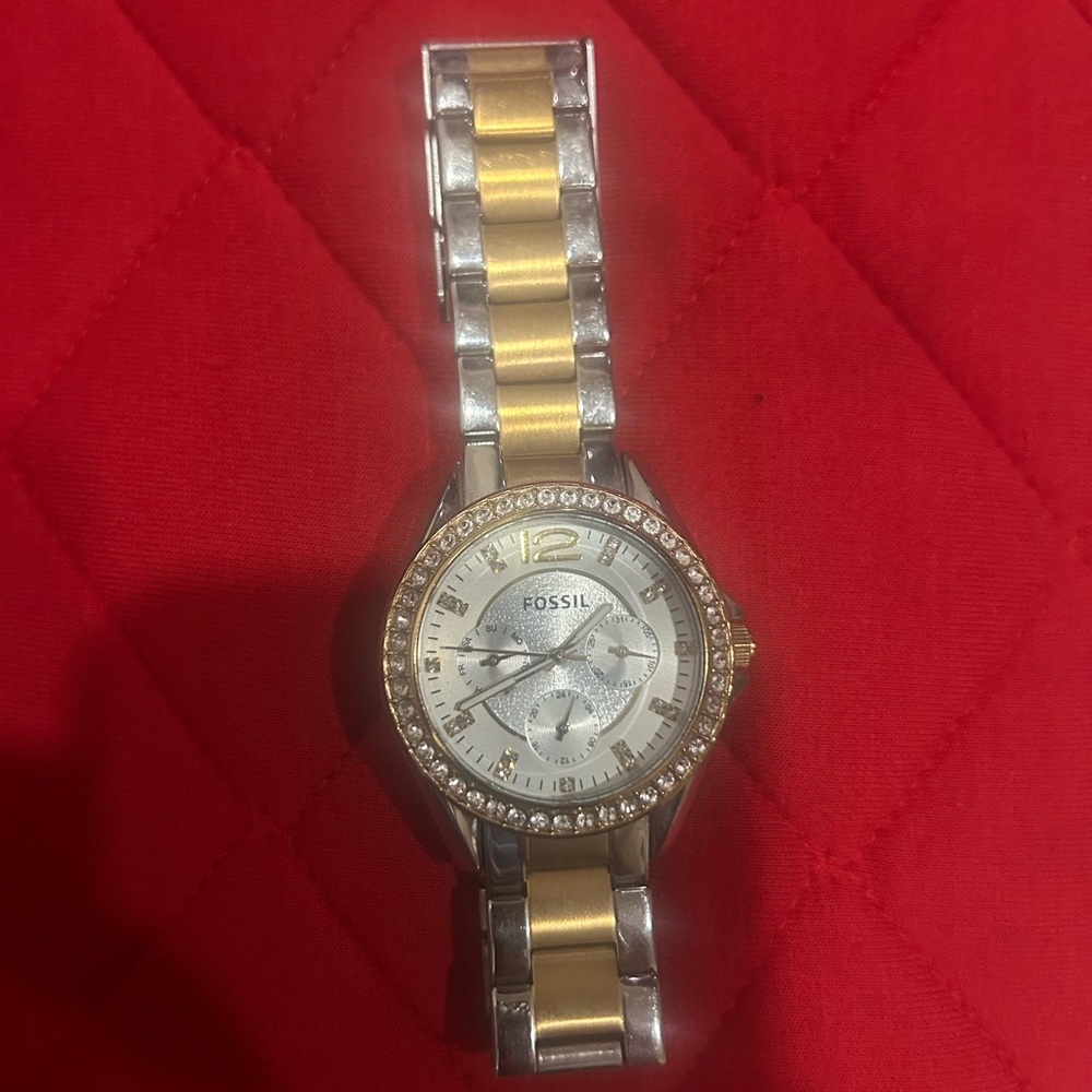 Fossil brand new females watch never worn